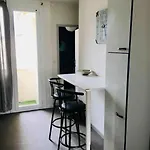 Proche De La Rue Saint Jean דירה